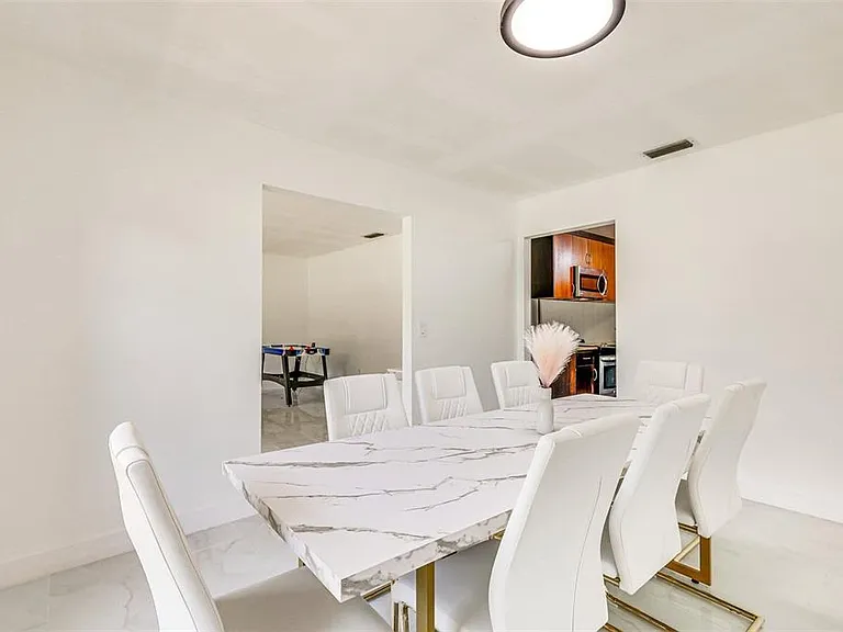 920 Lakeview Dr — Photo 17