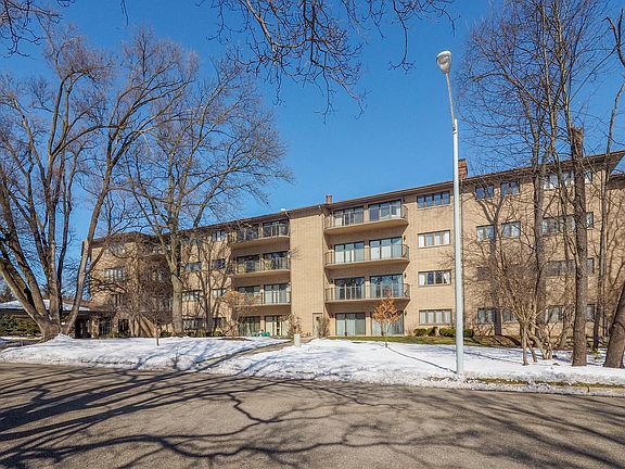 3rd image of 4040 Greenleaf Cir APT 208