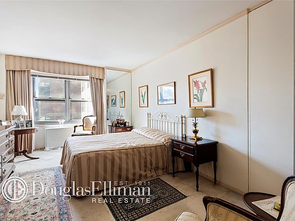 3rd image of 360 E 72nd St APT A1602