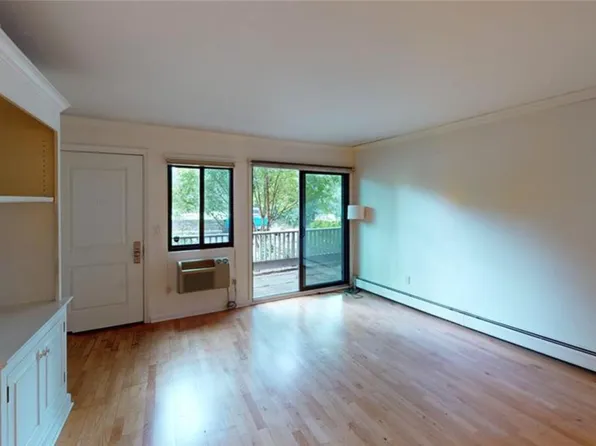 1465 E Putnam Ave APT 104, Greenwich, CT 06870