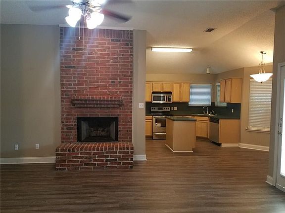 3rd image of 4718 Cadillac Blvd
