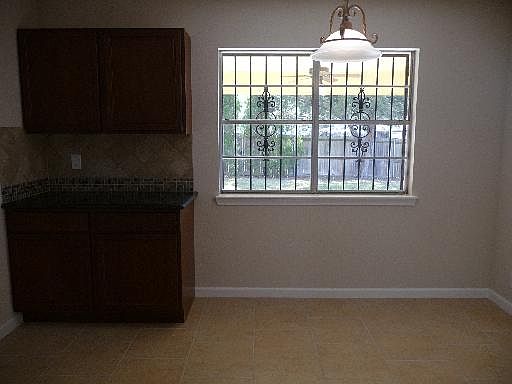5th image of 6126 Royal Point Dr