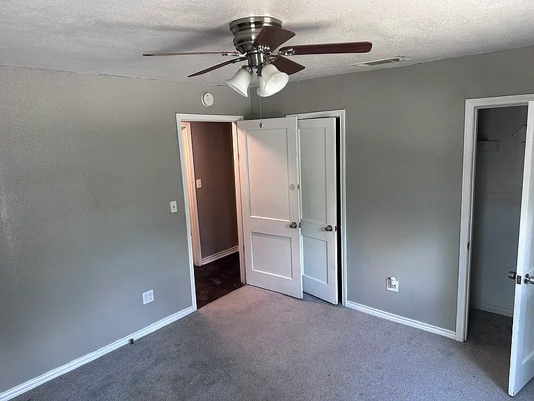 1713 Brook Hollow Dr — Photo 8