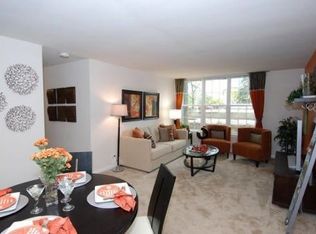 612 Sheridan Rd APT 3B, Highwood, IL 60040