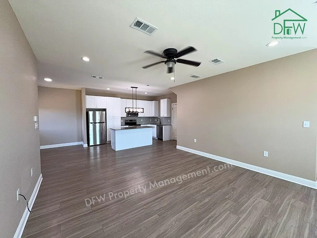 4 bed, 3.0 bath, 1965 sqft, $2,375 — Photo 3