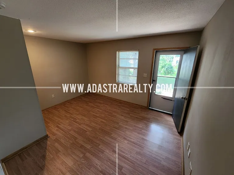 212 Brookside Dr — Photo 16