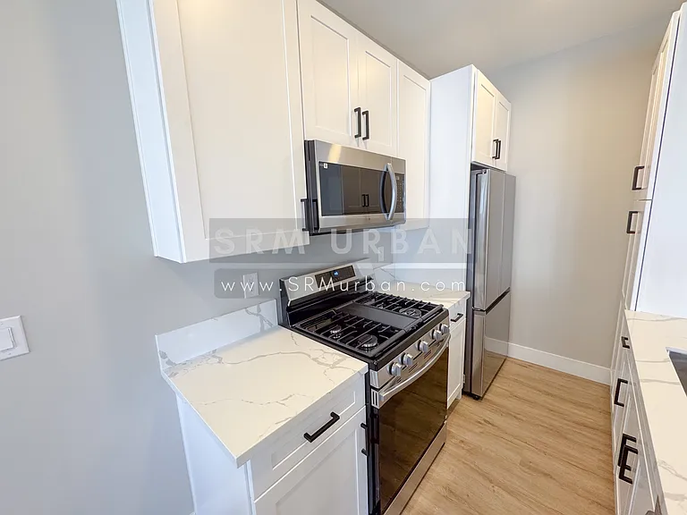915 17th St #11 — Photo 12