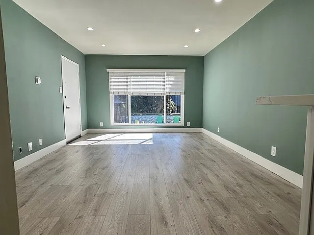 7555 De Longpre Ave #4 — Photo 6