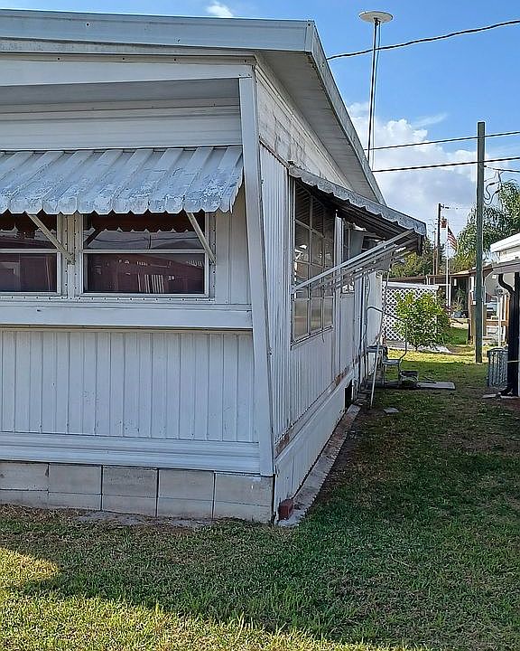2nd image of 527 Empire Ave