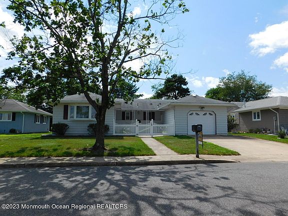 2nd image of 245 Barbados Drive N