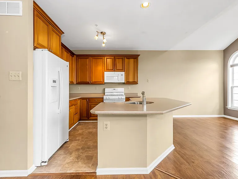 128 Madison Way — Photo 10