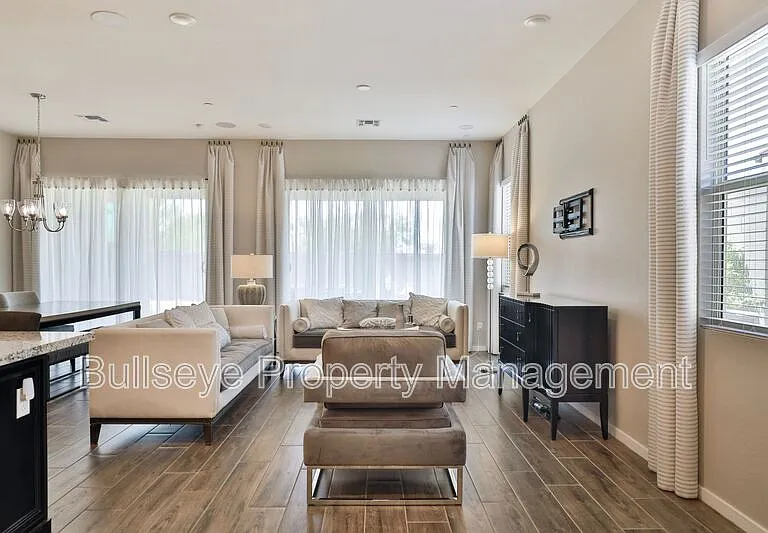 2152 N 141st Ave — Photo 6