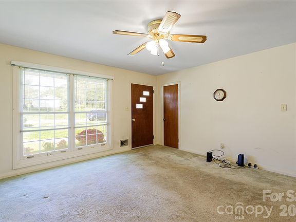 3rd image of 537 32nd St SW