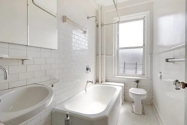 Sold by LG Fairmont Group | media 7