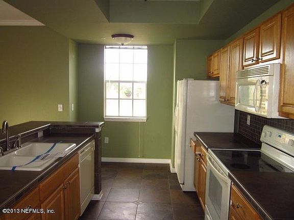 4th image of 10075 N Gate Pkwy #1210