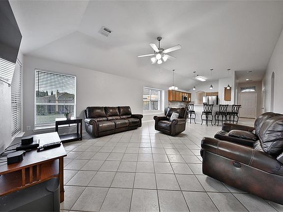 3rd image of 5927 Coyote Echo Dr
