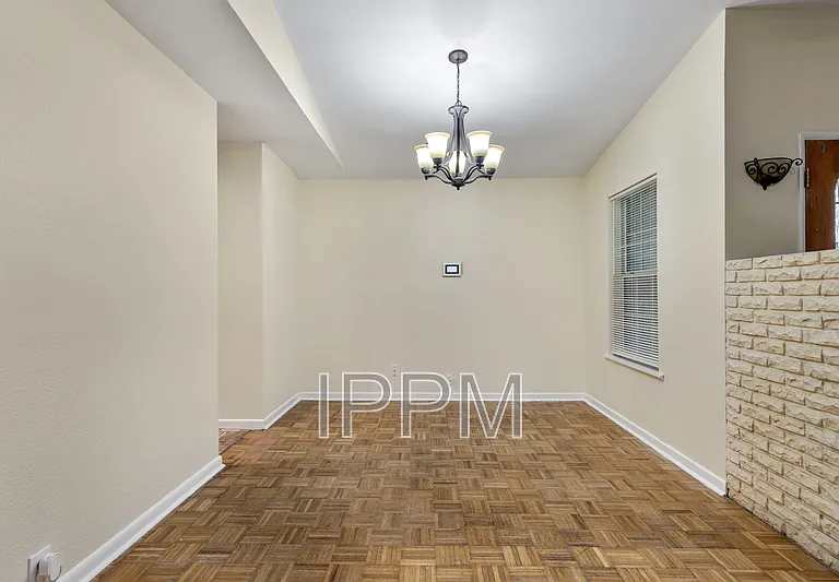 914 E Carrol St — Photo 6