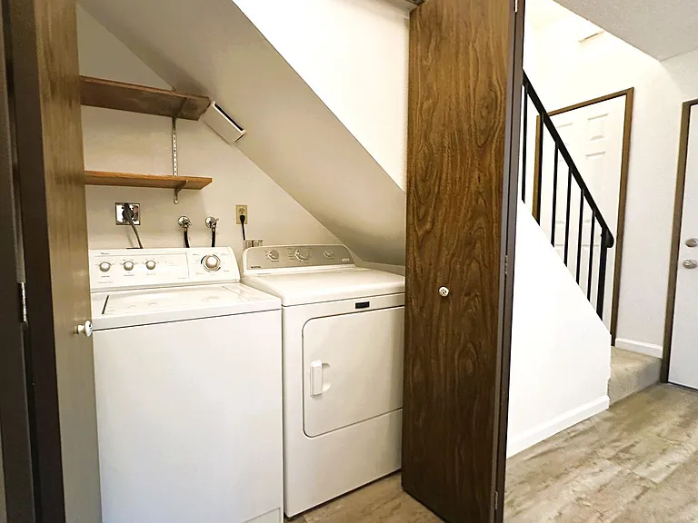1358 Parkway Dr — Photo 16