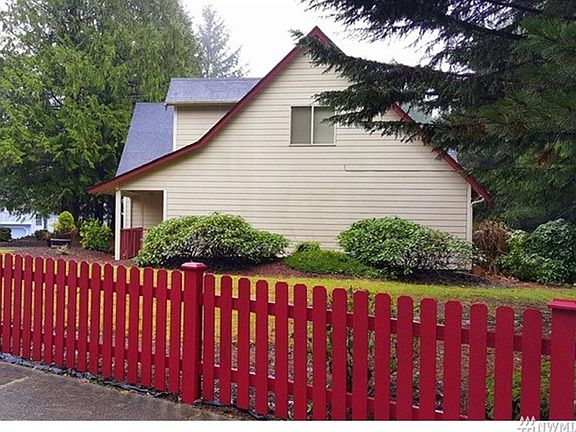 2nd image of 585 NW Carolyn Ln