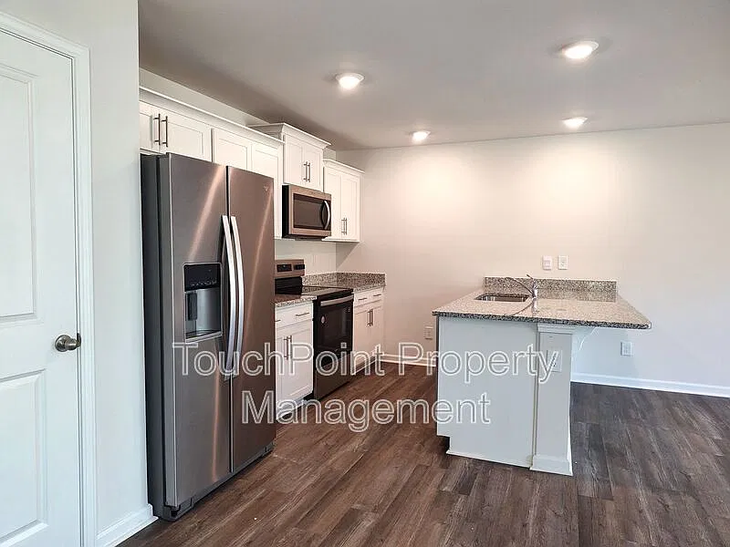 4 bed, 2.5 bath, 1554 sqft, $2,095 — Photo 4