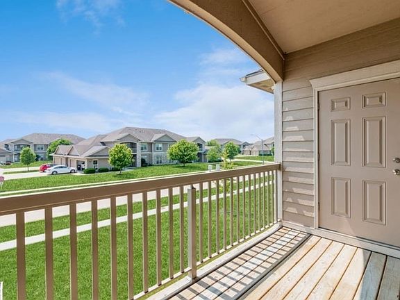 3rd image of 2511 NE Oak Dr Unit 6