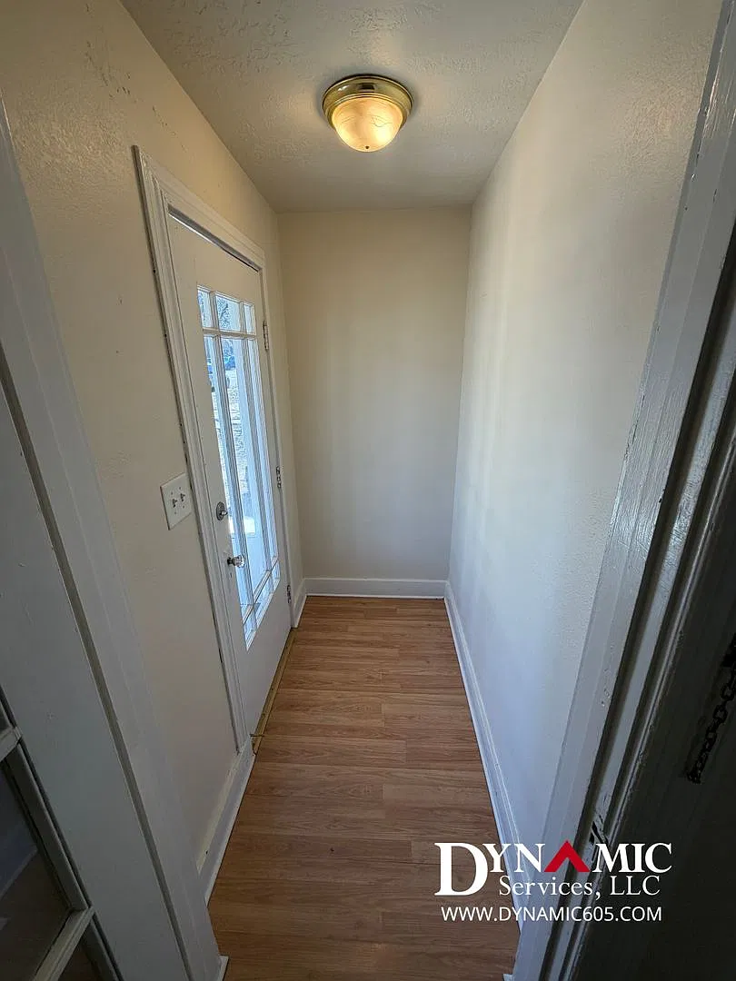 811 S Summit Ave — Photo 2