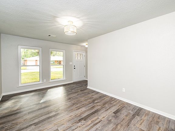 4th image of 1620 Edna Ave