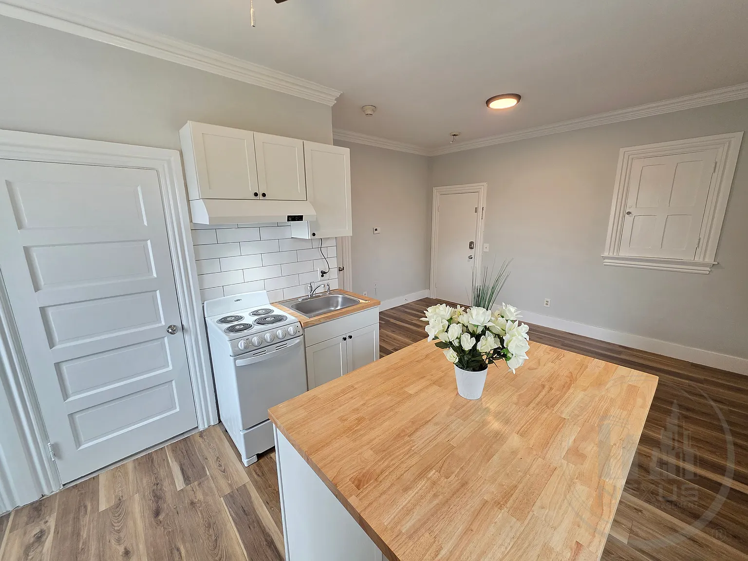  3 Highland St Studio Heatincluded Renovated 1petok! Laundry! Prkg! — Photo 3