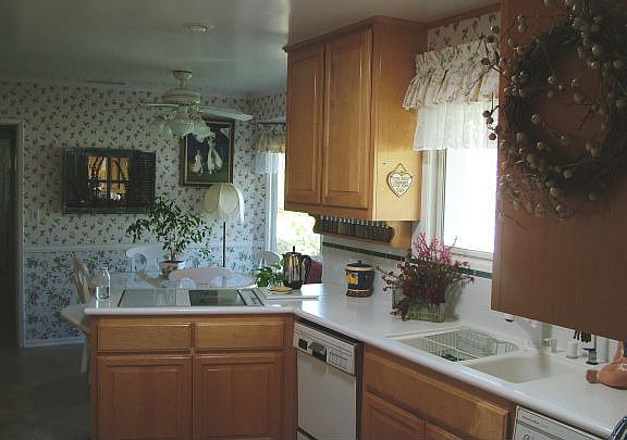 4th image of 19146 Marilla St