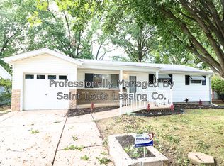 1015 Wycomb Dr, Florissant, MO 63033