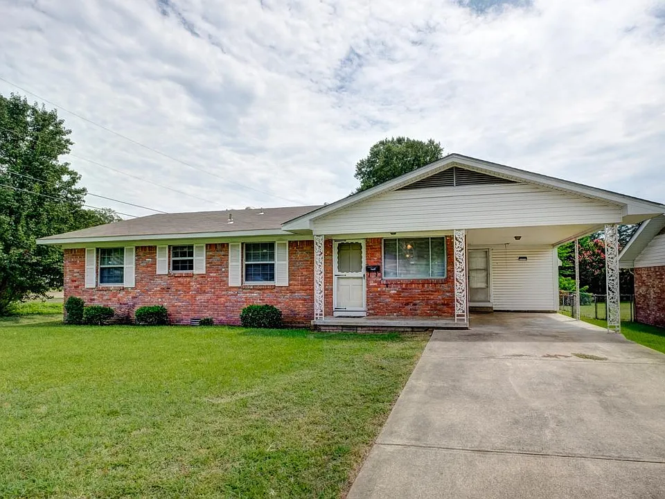 205 Wedgewood Rd