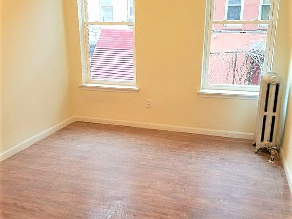 5th image of 3240 Colden Ave