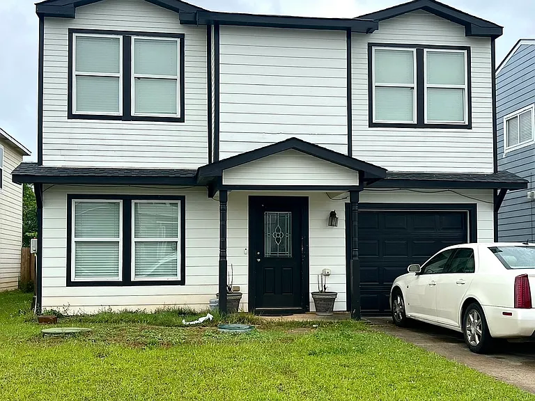 Farmington Dr — Photo 1