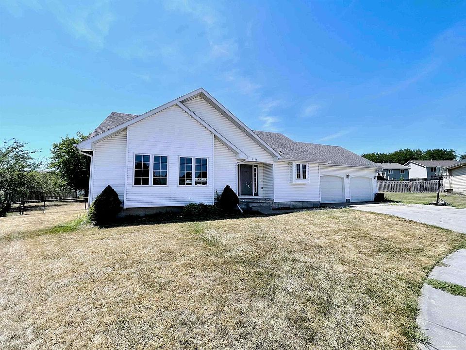 1211 Bordeaux Cir, Lincoln, NE 68522 Zillow