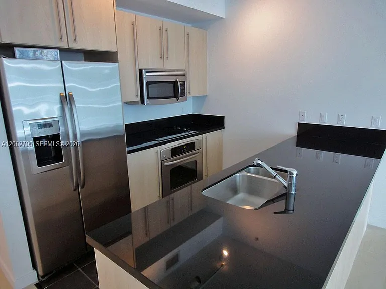 1111 SW 1st Ave #1715 — Photo 2