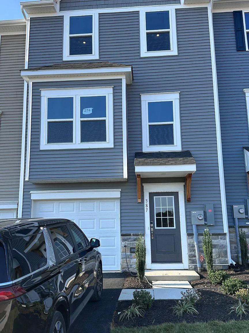 4 bed, 3.5 bath, 2400 sqft, $2,300 — Photo 1