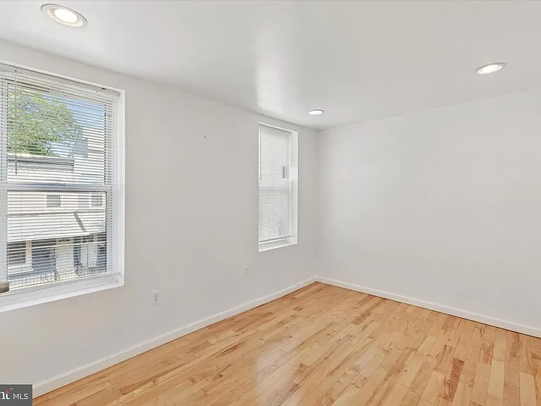 1313 S Stanley St — Photo 5