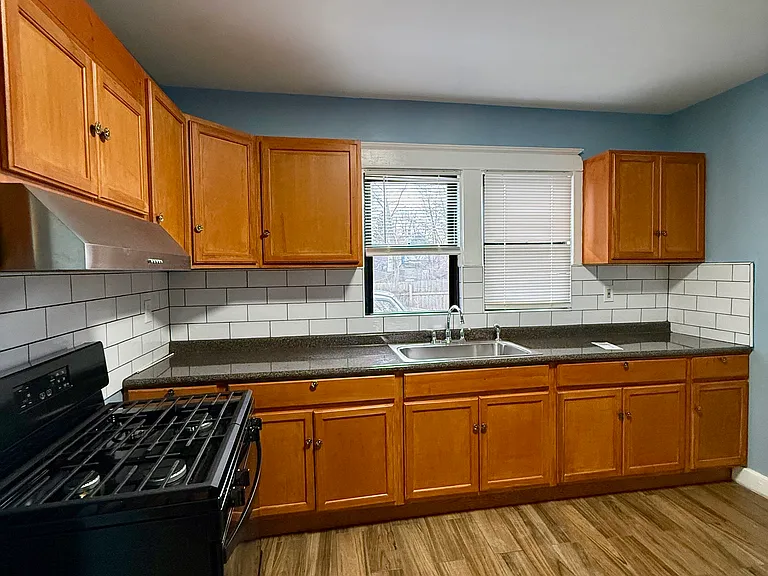 136 Zenner St — Photo 7