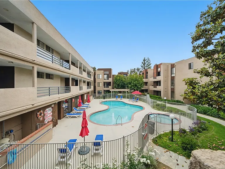 7826 Topanga Canyon Blvd #218 — Photo 4