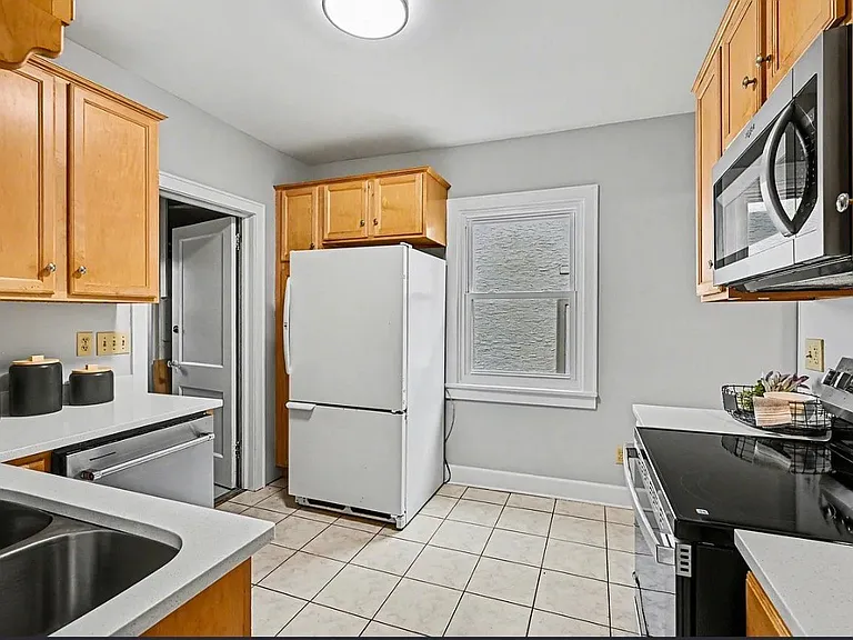 1550 Hague Ave #1 — Photo 9