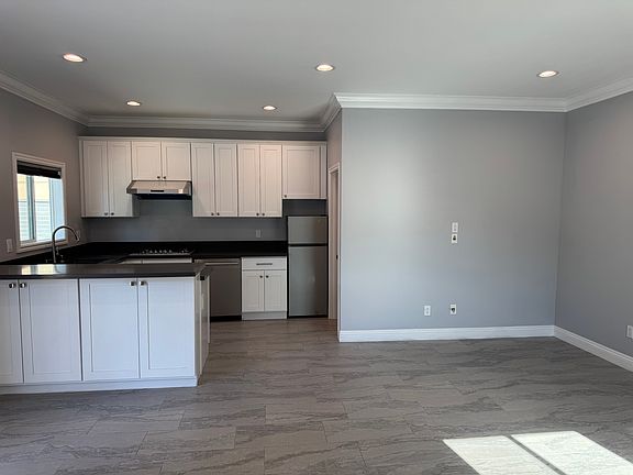 4th image of 1088 S Los Robles Ave