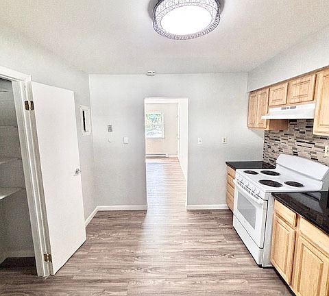 4th image of 125 William St APT 5