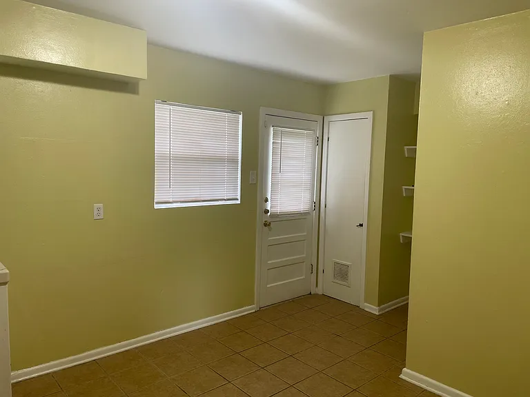 210 Basswood Dr — Photo 3