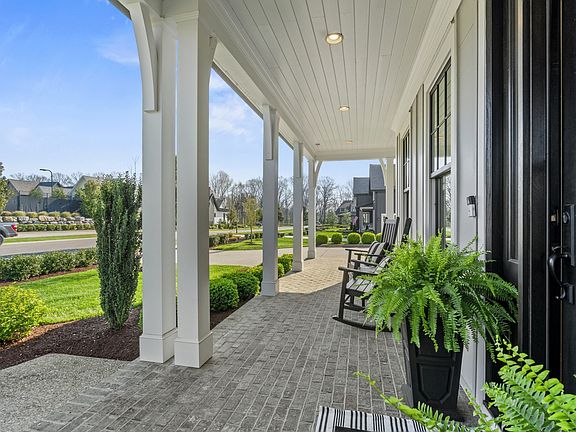 4th image of 8744 Belladonna Dr