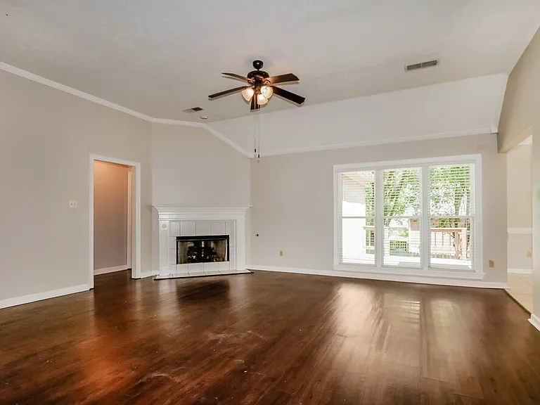 8633 Meadow Green Dr — Photo 5