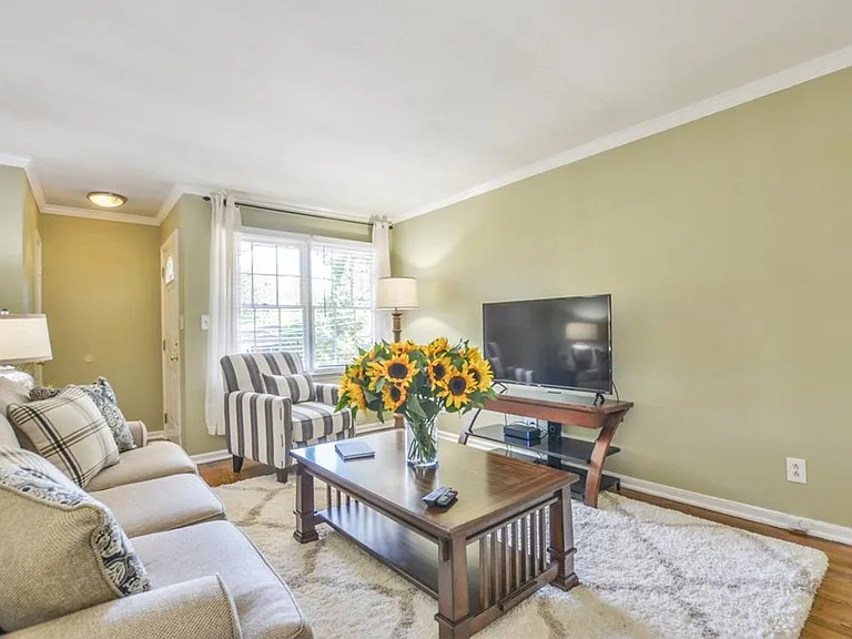 807 Marstevan Dr NE #B — Photo 5