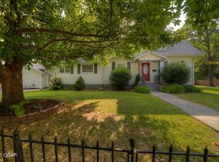 1833 S Maple St, Carthage, MO 64836