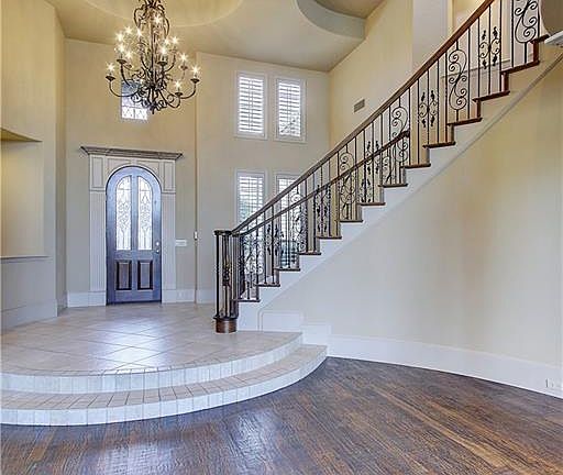 4th image of 6816 Thorntree Dr