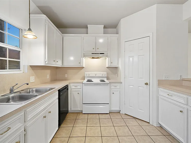 5502 Finch St #B — Photo 12