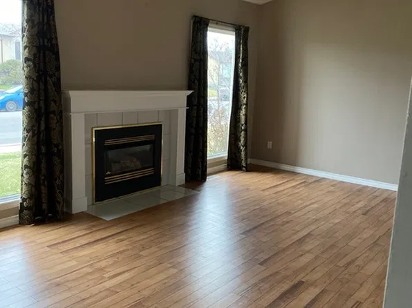 4350 38th St NW #1A, Edmonton, AB T6L 4K4